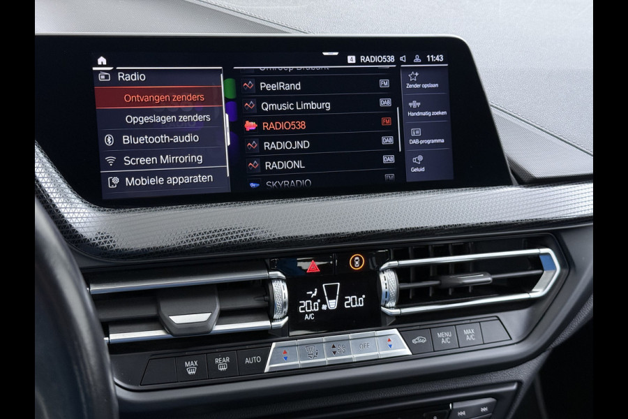 BMW 1-serie 118i AUT-7 Sport-Line Navi Ecc Live-Cockpit-Pro 1/2 Leer Sportstoelen Apple Carplay Android Auto Cruise Control Pdc Business Ed. DAB Lmv 17" Adap.Led Regen-Lichtsensor Isofix 1e Eigenaar Origineel Nederlandse Auto Dealeronderhouden