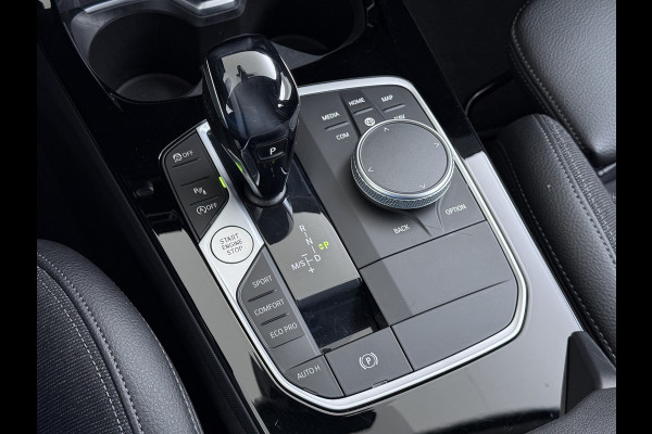 BMW 1-serie 118i AUT-7 Sport-Line Navi Ecc Live-Cockpit-Pro 1/2 Leer Sportstoelen Apple Carplay Android Auto Cruise Control Pdc Business Ed. DAB Lmv 17" Adap.Led Regen-Lichtsensor Isofix 1e Eigenaar Origineel Nederlandse Auto Dealeronderhouden