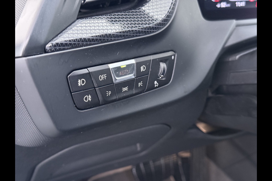 BMW 1-serie 118i AUT-7 Sport-Line Navi Ecc Live-Cockpit-Pro 1/2 Leer Sportstoelen Apple Carplay Android Auto Cruise Control Pdc Business Ed. DAB Lmv 17" Adap.Led Regen-Lichtsensor Isofix 1e Eigenaar Origineel Nederlandse Auto Dealeronderhouden
