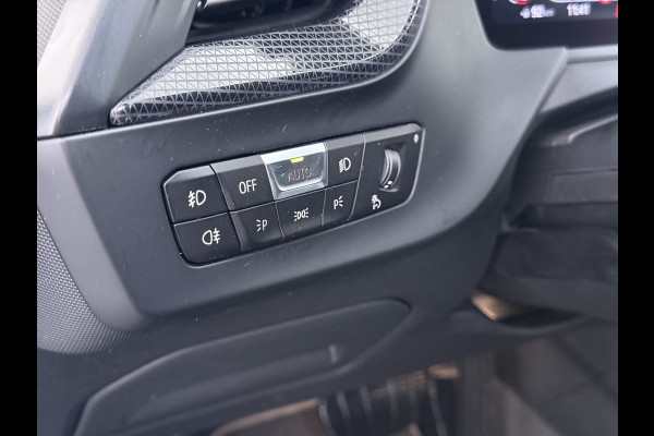 BMW 1-serie 118i AUT-7 Sport-Line Navi Ecc Live-Cockpit-Pro 1/2 Leer Sportstoelen Apple Carplay Android Auto Cruise Control Pdc Business Ed. DAB Lmv 17" Adap.Led Regen-Lichtsensor Isofix 1e Eigenaar Origineel Nederlandse Auto Dealeronderhouden
