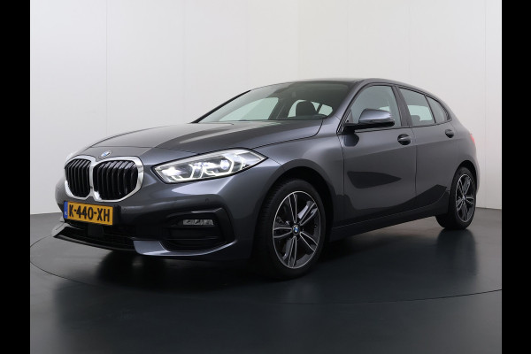 BMW 1-serie 118i AUT-7 Sport-Line Navi Ecc Live-Cockpit-Pro 1/2 Leer Sportstoelen Apple Carplay Android Auto Cruise Control Pdc Business Ed. DAB Lmv 17" Adap.Led Regen-Lichtsensor Isofix 1e Eigenaar Origineel Nederlandse Auto Dealeronderhouden