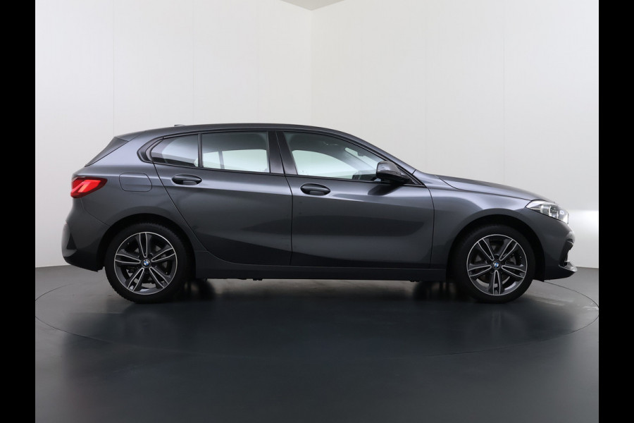 BMW 1-serie 118i AUT-7 Sport-Line Navi Ecc Live-Cockpit-Pro 1/2 Leer Sportstoelen Apple Carplay Android Auto Cruise Control Pdc Business Ed. DAB Lmv 17" Adap.Led Regen-Lichtsensor Isofix 1e Eigenaar Origineel Nederlandse Auto Dealeronderhouden
