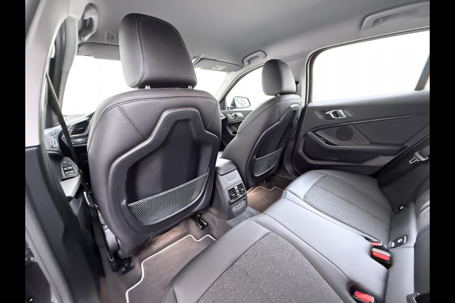 BMW 1-serie 118i AUT-7 Sport-Line Navi Ecc Live-Cockpit-Pro 1/2 Leer Sportstoelen Apple Carplay Android Auto Cruise Control Pdc Business Ed. DAB Lmv 17" Adap.Led Regen-Lichtsensor Isofix 1e Eigenaar Origineel Nederlandse Auto Dealeronderhouden