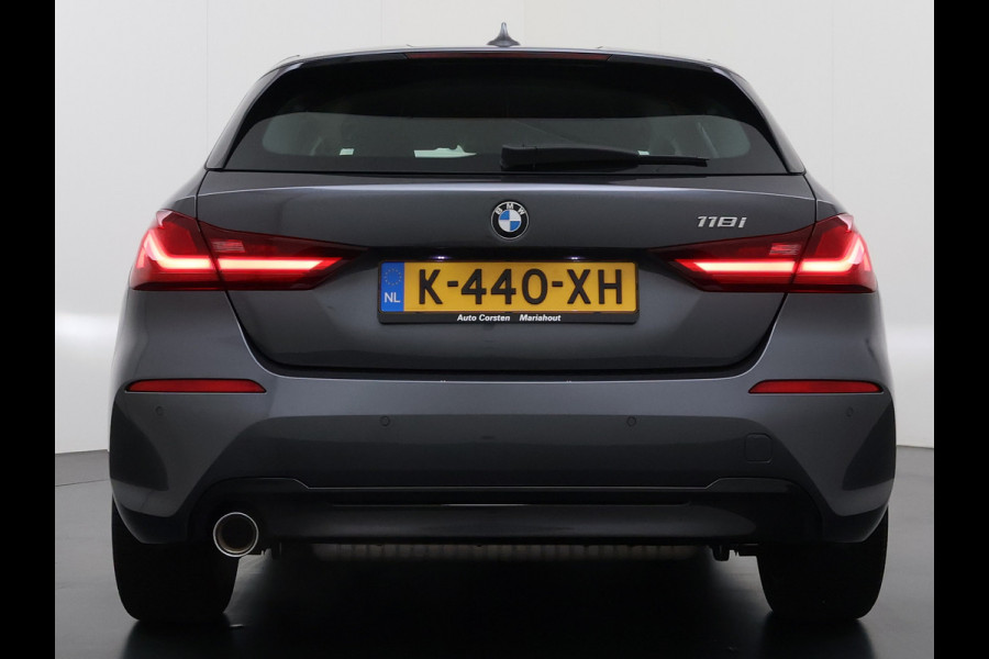 BMW 1-serie 118i AUT-7 Sport-Line Navi Ecc Live-Cockpit-Pro 1/2 Leer Sportstoelen Apple Carplay Android Auto Cruise Control Pdc Business Ed. DAB Lmv 17" Adap.Led Regen-Lichtsensor Isofix 1e Eigenaar Origineel Nederlandse Auto Dealeronderhouden