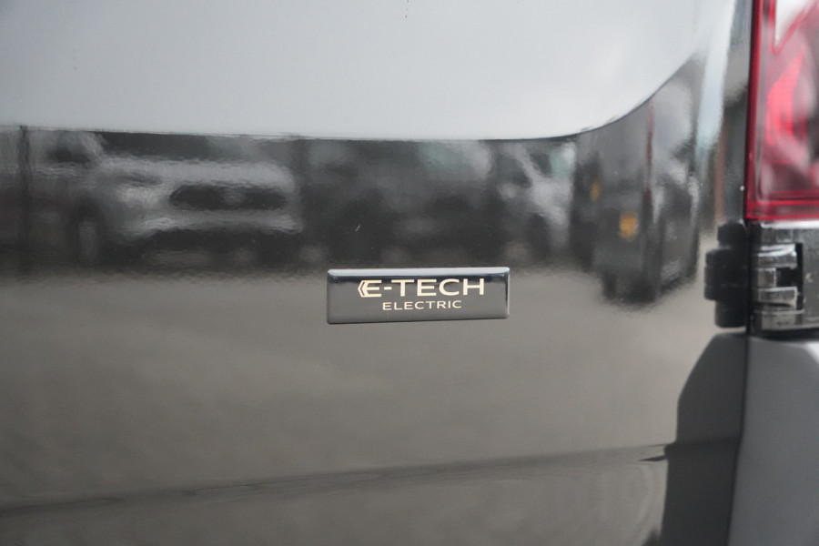 Renault Master E-Tech T35 L3H2 Advance long range 87 kWh 143pk - 2x Schuif- Trekhaak - Camera - Cruise - LED - Carplay/Android - Rijklaar