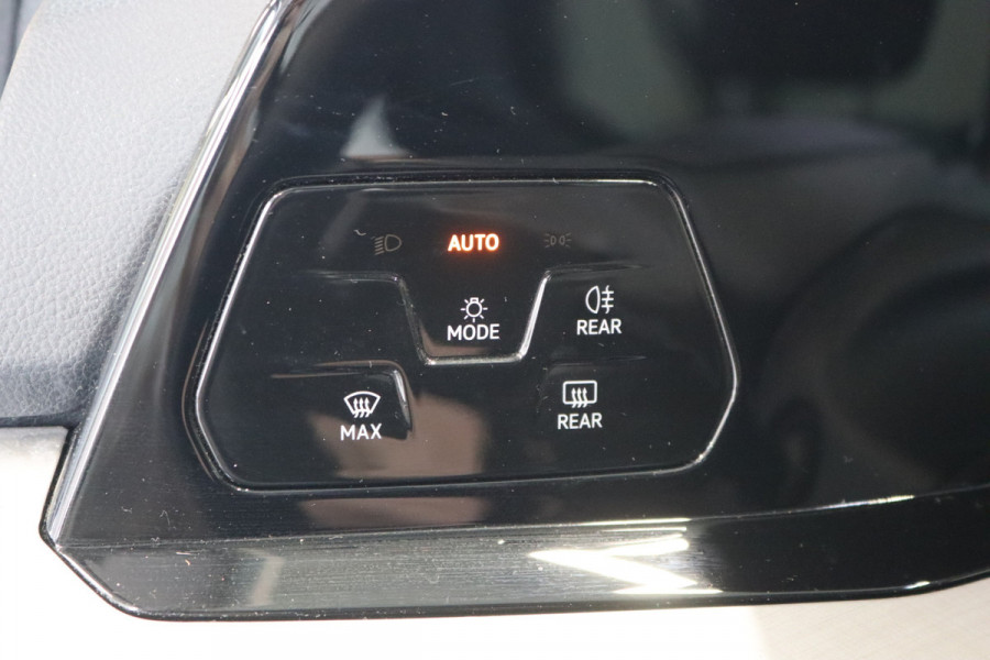 Volkswagen Golf 1.5 eTSI 150PK Style Automaat Navigatie/Camera/Adaptive-cruise/Head-up display