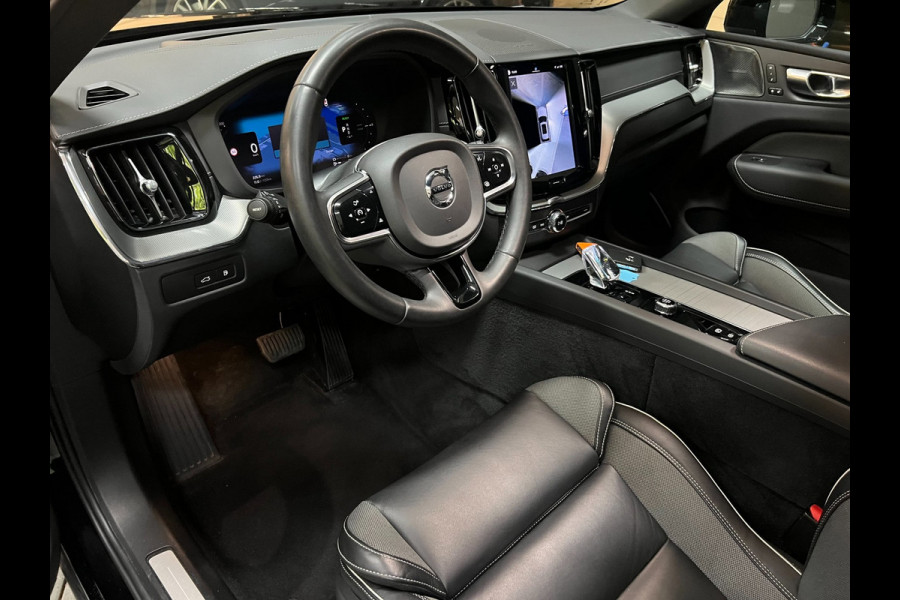 Volvo XC60 2.0 T8 AWD R-DESIGN BLACK-LINE BJ2023 455PK SOH 98,54% LUCHTVERING/ PANO/LEDER/H&K/H-UP/360CAM