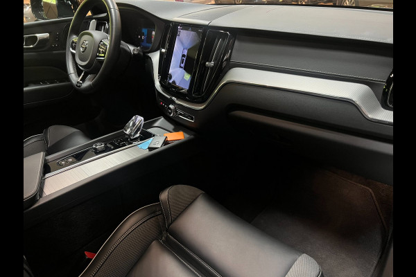 Volvo XC60 2.0 T8 AWD R-DESIGN BLACK-LINE BJ2023 455PK SOH 98,54% LUCHTVERING/ PANO/LEDER/H&K/H-UP/360CAM