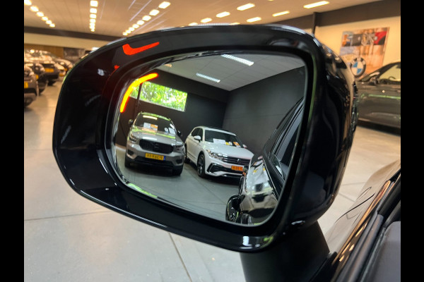 Volvo XC60 2.0 T8 AWD R-DESIGN BLACK-LINE BJ2023 455PK SOH 98,54% LUCHTVERING/ PANO/LEDER/H&K/H-UP/360CAM