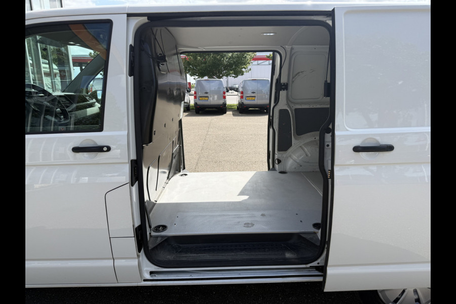 Volkswagen Transporter 2.0 TDI L1H1 30 Comfortline | 2X Schuifd. | ACC | Carplay | Camera | Trekhaak | Navi