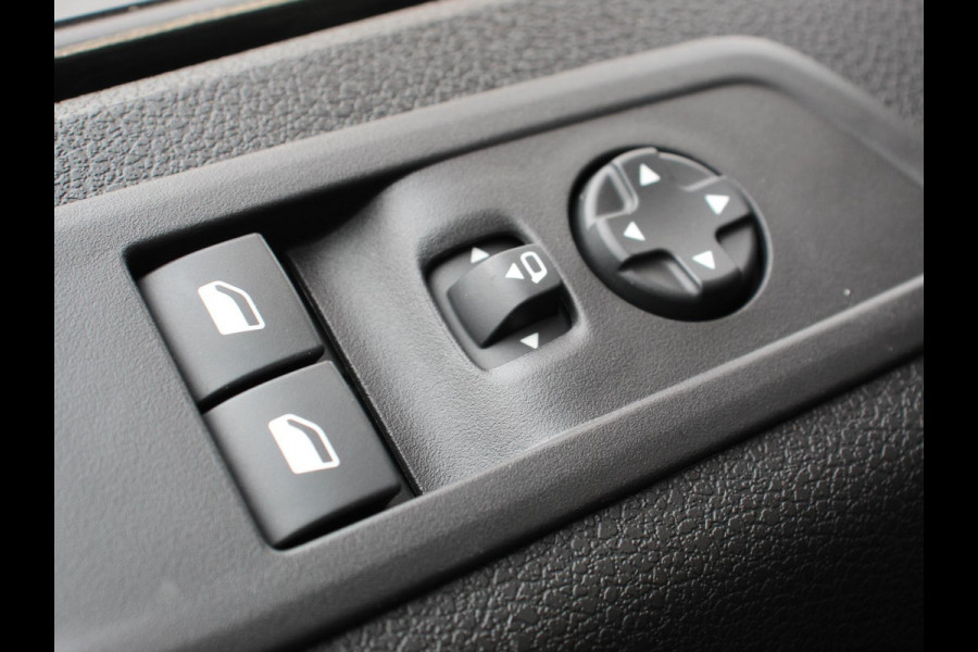 Opel Vivaro 2.0 L3 Automaat Apple Carplay /  Android Auto Parkeersensoren V+A Trekhaak Camera Navigatie Cruise Control LED koplampen houten afwerking laadruimte