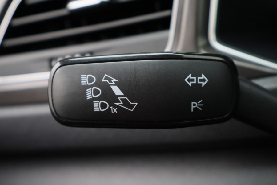 Volkswagen T-Roc 1.5 TSI Style Camera, ACC, Trekhaak, Apple Carplay, Climate, Lane Assist, PDC