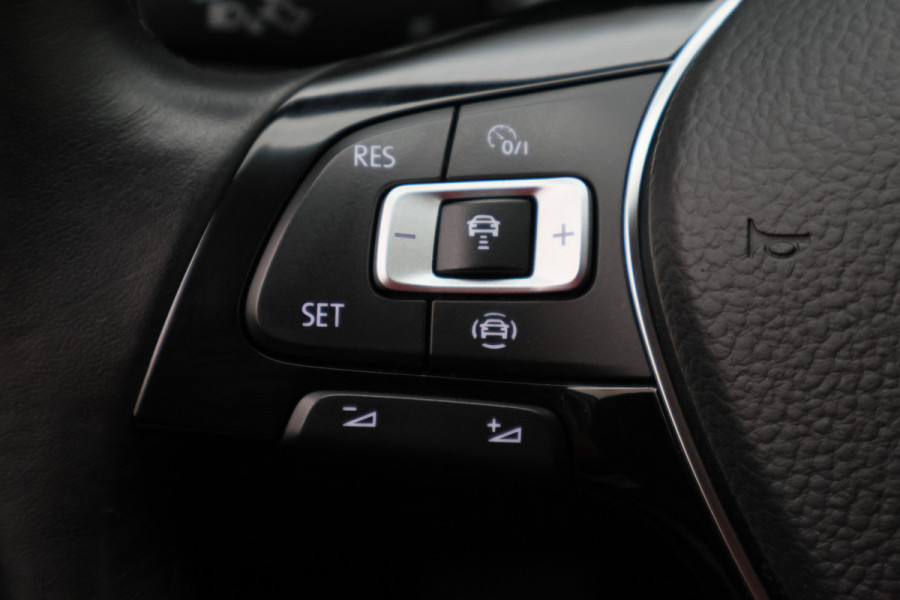 Volkswagen T-Roc 1.5 TSI Style Camera, ACC, Trekhaak, Apple Carplay, Climate, Lane Assist, PDC