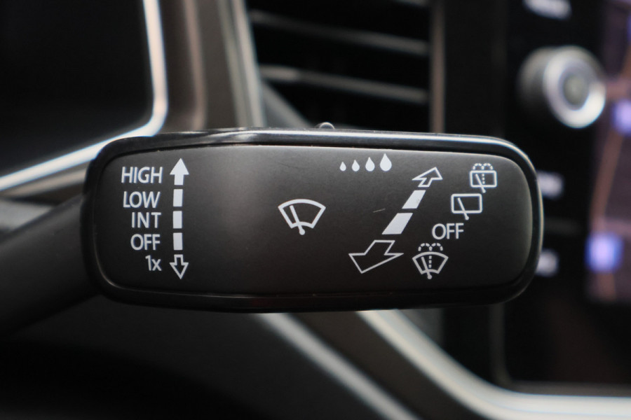Volkswagen T-Roc 1.5 TSI Style Camera, ACC, Trekhaak, Apple Carplay, Climate, Lane Assist, PDC