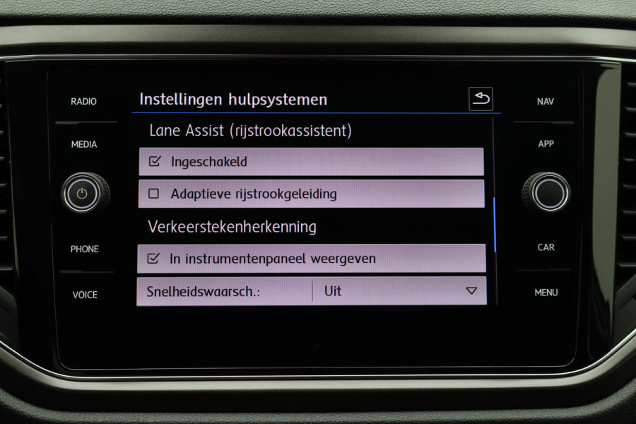 Volkswagen T-Roc 1.5 TSI Style Camera, ACC, Trekhaak, Apple Carplay, Climate, Lane Assist, PDC
