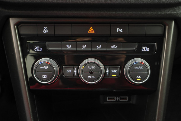 Volkswagen T-Roc 1.5 TSI Style Camera, ACC, Trekhaak, Apple Carplay, Climate, Lane Assist, PDC