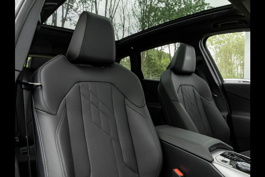 BMW X3 30e xDrive - M-Sport - Pano - Trekhaak - ACC - Head-up