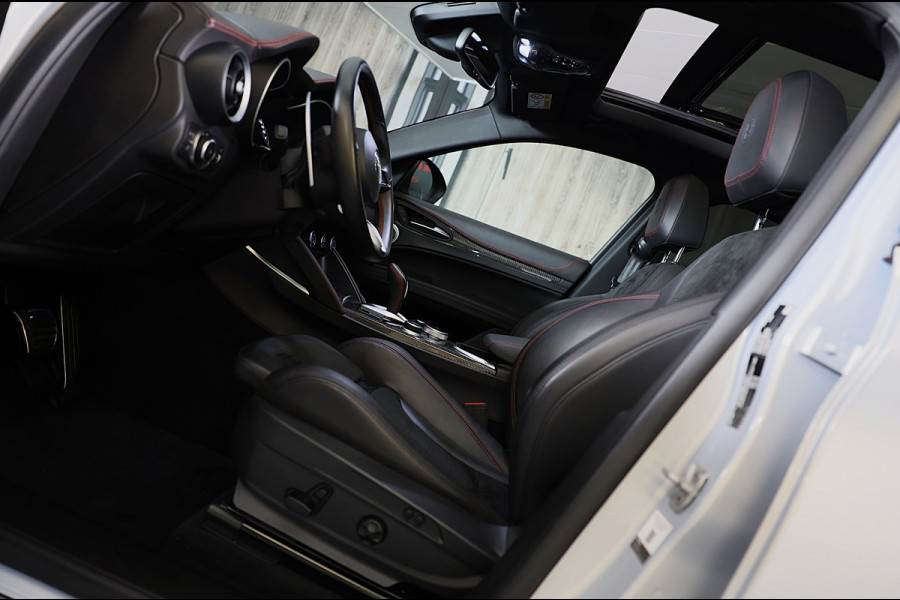Alfa Romeo Stelvio 2.0 T AWD Veloce Ti / Carbon / Acc / Lane Assist / Dode Hoek / Camera / Open Panoramadak / Led / Pdc / 21 Inch