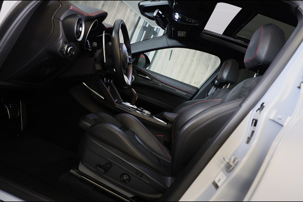 Alfa Romeo Stelvio 2.0 T AWD Veloce Ti / Carbon / Acc / Lane Assist / Dode Hoek / Camera / Open Panoramadak / Led / Pdc / 21 Inch
