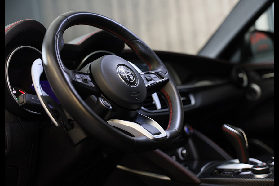 Alfa Romeo Stelvio 2.0 T AWD Veloce Ti / Carbon / Acc / Lane Assist / Dode Hoek / Camera / Open Panoramadak / Led / Pdc / 21 Inch