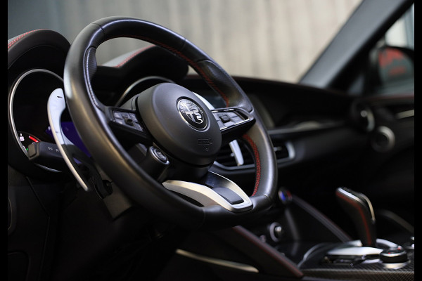 Alfa Romeo Stelvio 2.0 T AWD Veloce Ti / Carbon / Acc / Lane Assist / Dode Hoek / Camera / Open Panoramadak / Led / Pdc / 21 Inch