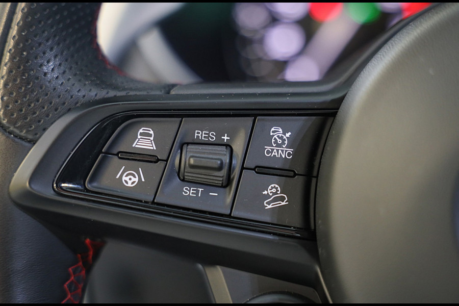 Alfa Romeo Stelvio 2.0 T AWD Veloce Ti / Carbon / Acc / Lane Assist / Dode Hoek / Camera / Open Panoramadak / Led / Pdc / 21 Inch