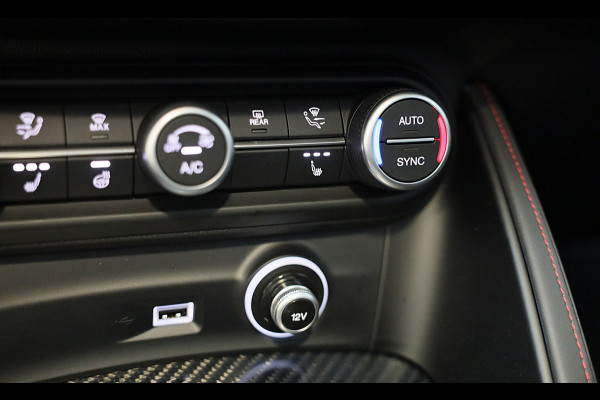 Alfa Romeo Stelvio 2.0 T AWD Veloce Ti / Carbon / Acc / Lane Assist / Dode Hoek / Camera / Open Panoramadak / Led / Pdc / 21 Inch