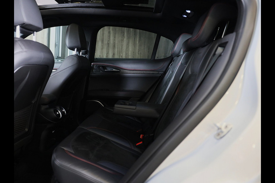 Alfa Romeo Stelvio 2.0 T AWD Veloce Ti / Carbon / Acc / Lane Assist / Dode Hoek / Camera / Open Panoramadak / Led / Pdc / 21 Inch