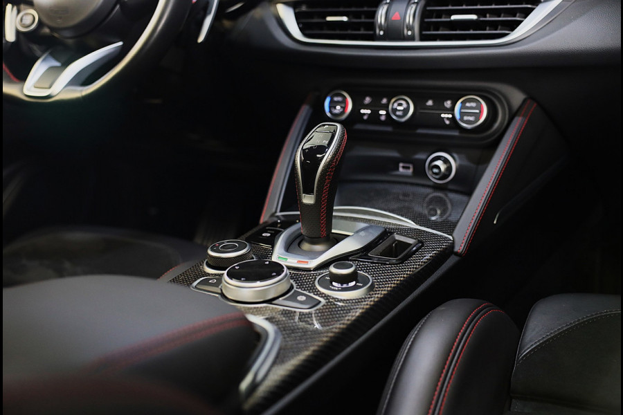 Alfa Romeo Stelvio 2.0 T AWD Veloce Ti / Carbon / Acc / Lane Assist / Dode Hoek / Camera / Open Panoramadak / Led / Pdc / 21 Inch