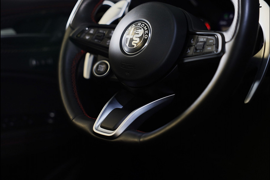 Alfa Romeo Stelvio 2.0 T AWD Veloce Ti / Carbon / Acc / Lane Assist / Dode Hoek / Camera / Open Panoramadak / Led / Pdc / 21 Inch