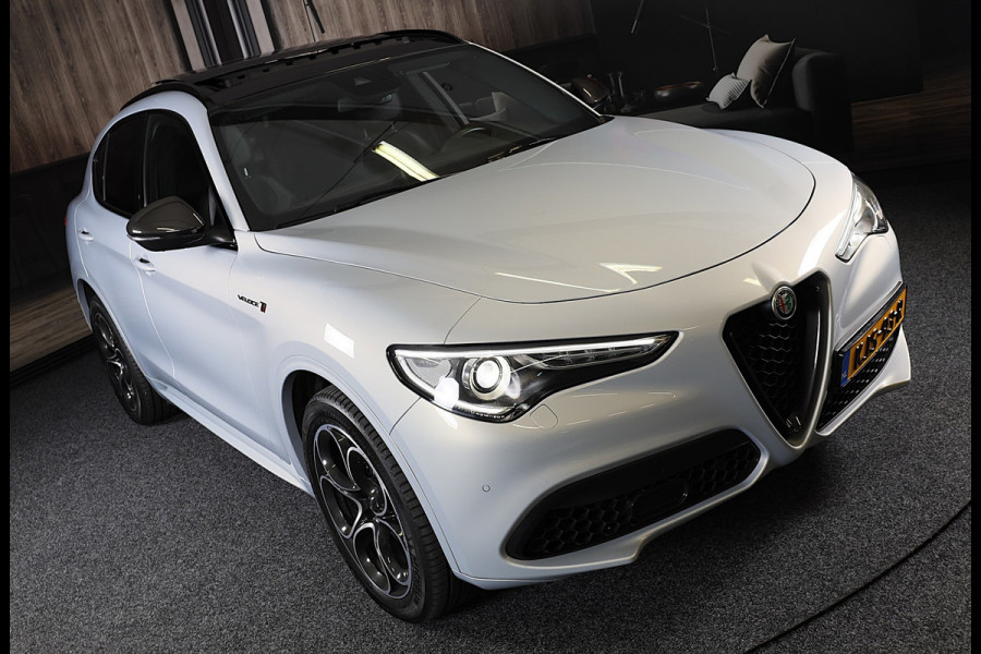 Alfa Romeo Stelvio 2.0 T AWD Veloce Ti / Carbon / Acc / Lane Assist / Dode Hoek / Camera / Open Panoramadak / Led / Pdc / 21 Inch