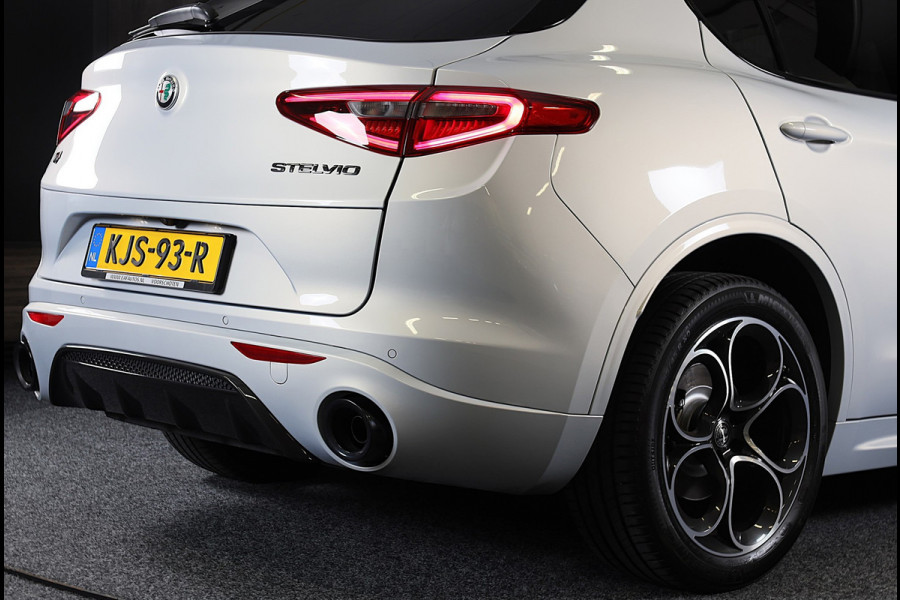Alfa Romeo Stelvio 2.0 T AWD Veloce Ti / Carbon / Acc / Lane Assist / Dode Hoek / Camera / Open Panoramadak / Led / Pdc / 21 Inch