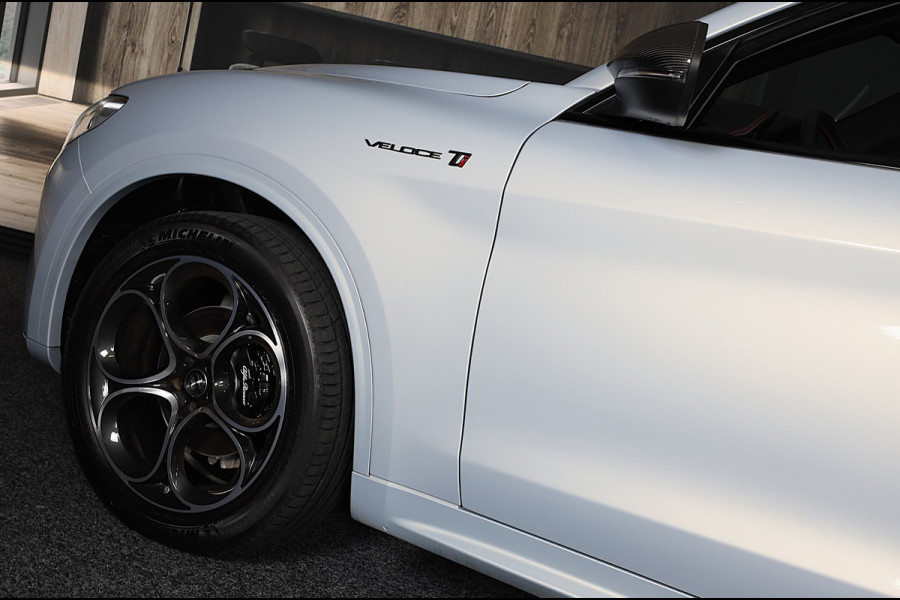 Alfa Romeo Stelvio 2.0 T AWD Veloce Ti / Carbon / Acc / Lane Assist / Dode Hoek / Camera / Open Panoramadak / Led / Pdc / 21 Inch