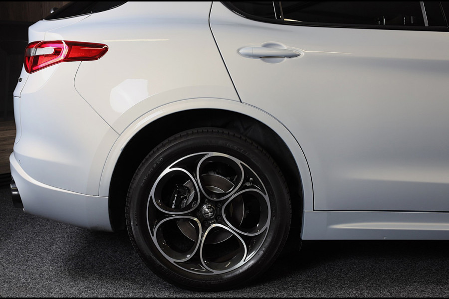 Alfa Romeo Stelvio 2.0 T AWD Veloce Ti / Carbon / Acc / Lane Assist / Dode Hoek / Camera / Open Panoramadak / Led / Pdc / 21 Inch