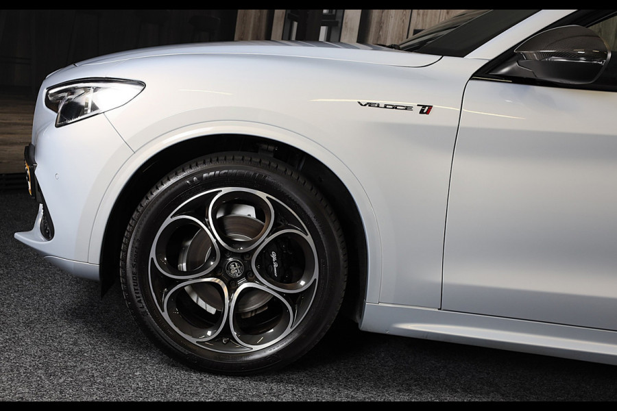 Alfa Romeo Stelvio 2.0 T AWD Veloce Ti / Carbon / Acc / Lane Assist / Dode Hoek / Camera / Open Panoramadak / Led / Pdc / 21 Inch