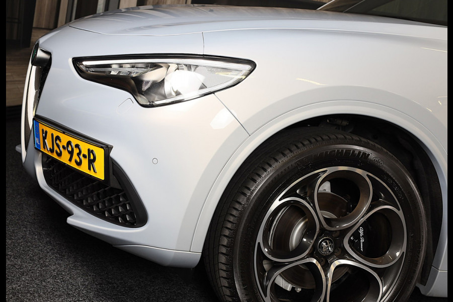 Alfa Romeo Stelvio 2.0 T AWD Veloce Ti / Carbon / Acc / Lane Assist / Dode Hoek / Camera / Open Panoramadak / Led / Pdc / 21 Inch