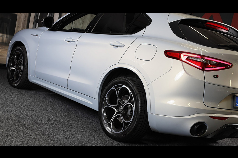 Alfa Romeo Stelvio 2.0 T AWD Veloce Ti / Carbon / Acc / Lane Assist / Dode Hoek / Camera / Open Panoramadak / Led / Pdc / 21 Inch