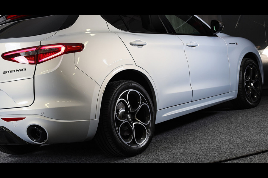 Alfa Romeo Stelvio 2.0 T AWD Veloce Ti / Carbon / Acc / Lane Assist / Dode Hoek / Camera / Open Panoramadak / Led / Pdc / 21 Inch