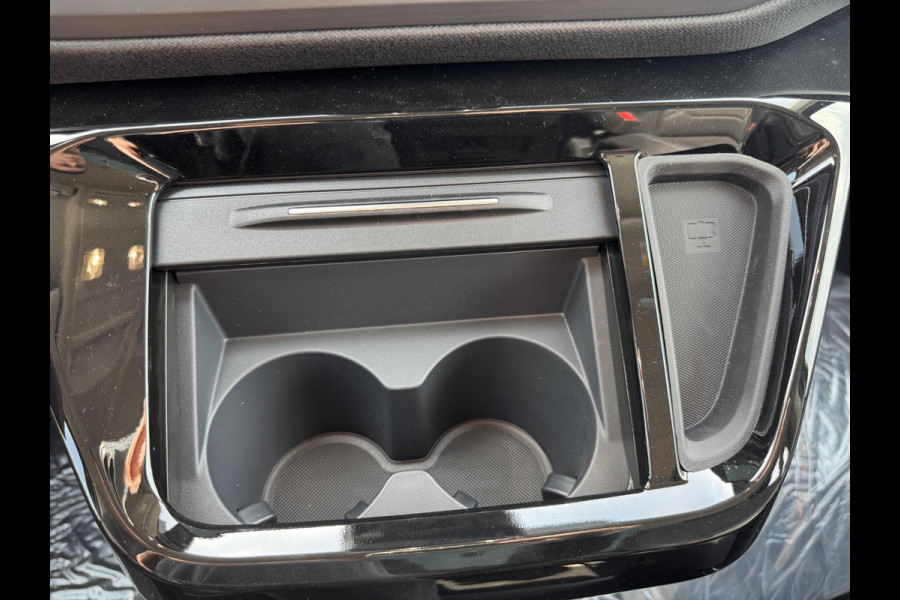 Ford Tourneo Custom 340 2.5 PHEV L2H1 Titanium X 233pk ZUID | 16-weg elek. AGR-stoel | Handsfree elek. dubbele zijschuifdeuren | Panoramadak | 15 B&O speaker | Inklapbare trekhaak | Verwarmbaar stuurwiel | Verwarmbare en elek. verstelbare stoelen tweede zitrij | Draadloos opladen | Prijs ex. BTW incl. BPM |  Prijs Incl. BTW en BPM 70.400