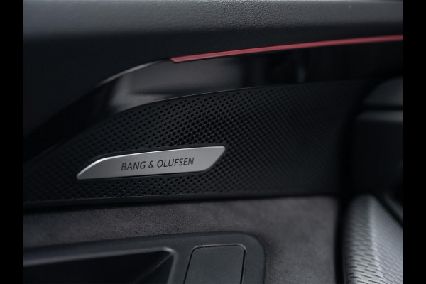 Audi Q5 2.0 TFSI e-hybrid quattro S edition | S-Seats | 367PK | B&O Sound | Head-Up | Memory | 360 Camera | Trekhaak | Keyless entree | Adaptive Cruise | Ambiance interieur | MMI bijrijder display