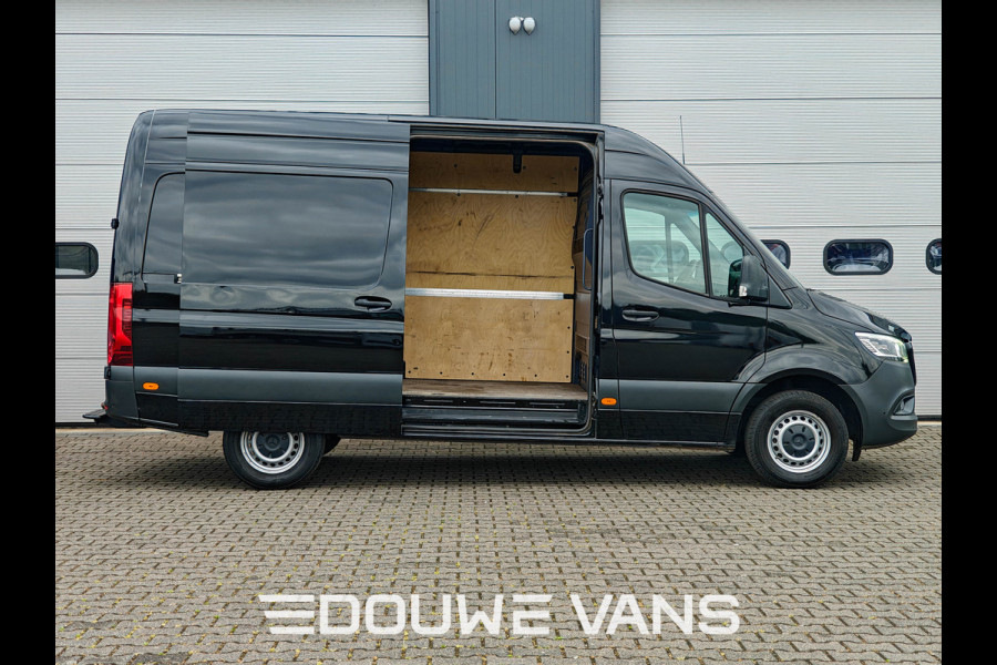 Mercedes-Benz Sprinter L2H2 319 Automaat Zwart Trekhaak LED 360 Camera