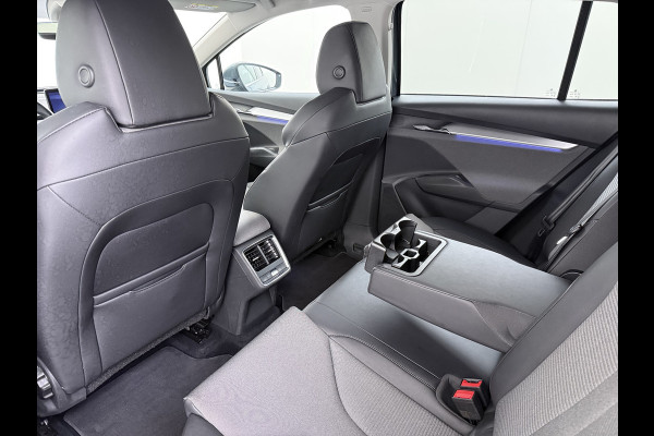 Škoda ENYAQ iV 80 Trekhaak SOH 95% Warmtepomp Adap.Cruise 3-Zone Ecc 360°Camera Stuur+Stoelverwarming Navi Ecc Pdc Draadloze telefoonlader Keyless Privacy Glas Lmv Led Apple Carplay Android Auto DAB P-Assist Dodehoek detectie File Asist 1.000KG Trekgewicht Origineel Nederlandse Auto