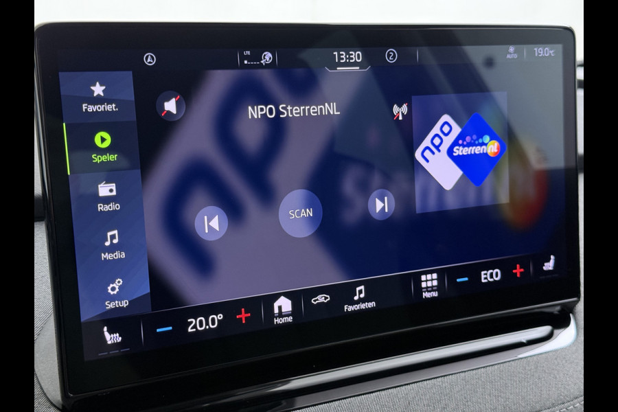 Škoda ENYAQ iV 80 Trekhaak SOH 95% Warmtepomp Adap.Cruise 3-Zone Ecc 360°Camera Stuur+Stoelverwarming Navi Ecc Pdc Draadloze telefoonlader Keyless Privacy Glas Lmv Led Apple Carplay Android Auto DAB P-Assist Dodehoek detectie File Asist 1.000KG Trekgewicht Origineel Nederlandse Auto