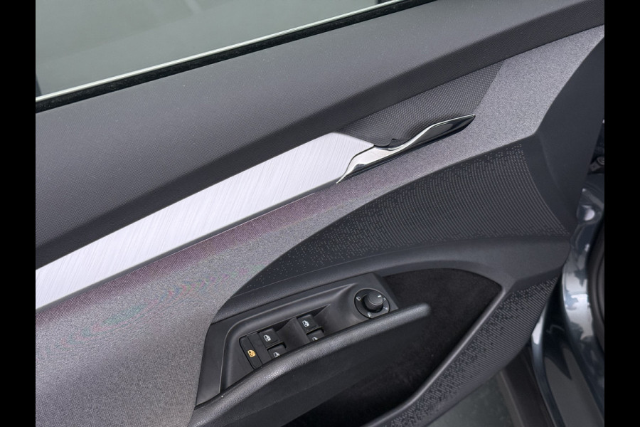 Škoda ENYAQ iV 80 Trekhaak SOH 95% Warmtepomp Adap.Cruise 3-Zone Ecc 360°Camera Stuur+Stoelverwarming Navi Ecc Pdc Draadloze telefoonlader Keyless Privacy Glas Lmv Led Apple Carplay Android Auto DAB P-Assist Dodehoek detectie File Asist 1.000KG Trekgewicht Origineel Nederlandse Auto