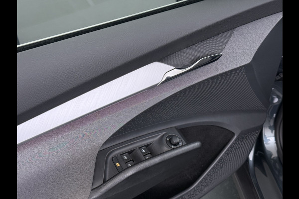 Škoda ENYAQ iV 80 Trekhaak SOH 95% Warmtepomp Adap.Cruise 3-Zone Ecc 360°Camera Stuur+Stoelverwarming Navi Ecc Pdc Draadloze telefoonlader Keyless Privacy Glas Lmv Led Apple Carplay Android Auto DAB P-Assist Dodehoek detectie File Asist 1.000KG Trekgewicht Origineel Nederlandse Auto