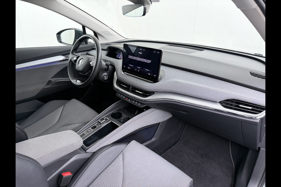 Škoda ENYAQ iV 80 Trekhaak SOH 95% Warmtepomp Adap.Cruise 3-Zone Ecc 360°Camera Stuur+Stoelverwarming Navi Ecc Pdc Draadloze telefoonlader Keyless Privacy Glas Lmv Led Apple Carplay Android Auto DAB P-Assist Dodehoek detectie File Asist 1.000KG Trekgewicht Origineel Nederlandse Auto