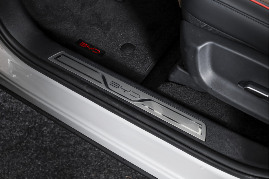 BYD SEAL U 1.5 DM-i FWD Boost | Afn. Trekhaak | Plug-In | S/K-Panodak | 360 Camera | App connect | Adapt. Cruise | Elek. Klep | Infinity audio | 19" |