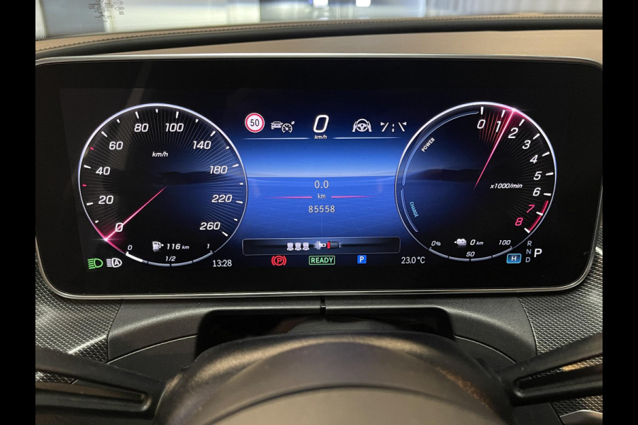 Mercedes-Benz C-Klasse Estate 300 e AMG Line C63 Diffuser/18"/Panoramadak/Laser LED/Trekhaak/Stoelverwarming + memory l + r/Adaptieve cruise/Sfeerverlichting premium/Elektrische klep/Apple Carplay & Android Auto