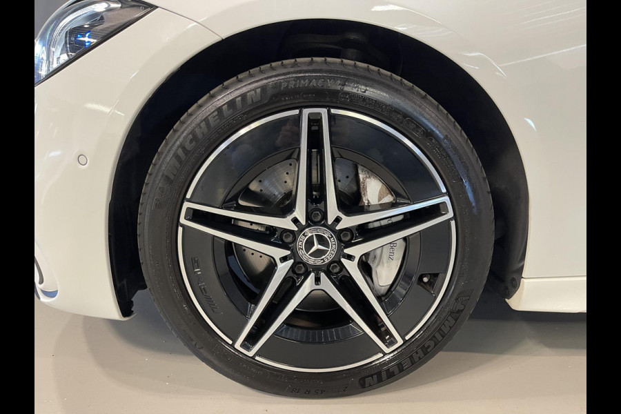 Mercedes-Benz C-Klasse Estate 300 e AMG Line C63 Diffuser/18"/Panoramadak/Laser LED/Trekhaak/Stoelverwarming + memory l + r/Adaptieve cruise/Sfeerverlichting premium/Elektrische klep/Apple Carplay & Android Auto