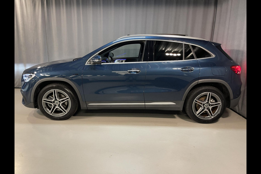 Mercedes-Benz GLA 250 e AMG Line Limited 19"/Panoramadak/Adaptieve cruise/Dodehoek/Sfeerverlichting/Stoelverwarming + memory/Camera/Elektrische klep